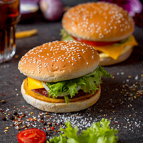 Булочка для бургера с кунжутом 125 мм (82г х 24 шт) Bagerstat Foodservice зам., Россия Булочка для бургера с кунжутом 125 мм (82г х 24 шт) Bagerstat Foodservice зам., Россия