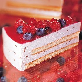 Торт Мусс йогуртовый с лесными ягодами Бинди (0,95кг /12 порций), Италия