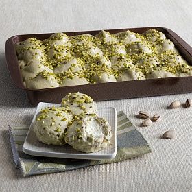 Профитроль фисташковый Бинди (1,3 кг/ 24 шарика), Италия