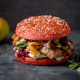 Булочка для бургера Чили с кунжутом 125 мм (89г х 24 шт) Bagerstat Foodservice зам., Россия