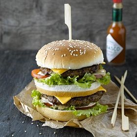 Булочка для бургера с кунжутом тройная 100 мм (75г х 24 шт) Bagerstat Foodservice зам., Россия