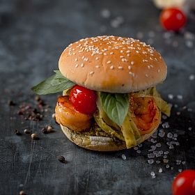 Булочка для бургера с кунжутом 100 мм (52г х 48 шт) Bagerstat Foodservice зам., Россия