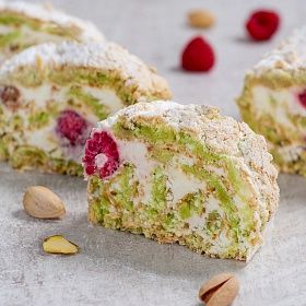 Рулет Фисташковый с малиной  (14 порций/1,68 кг) Десерт Фентези